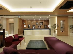 The lobby or reception area at Candeo Hotels Kikuyo Kumamoto Airport