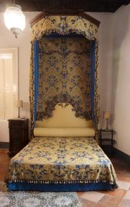 a bedroom with a bed with a blue canopy at Il Teatro Di Nerone in Naples