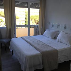 Ένα ή περισσότερα κρεβάτια σε δωμάτιο στο Megi San Peter Apartment