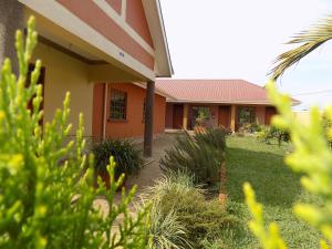Vườn quanh Tik Hotel Hoima