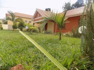 Vườn quanh Tik Hotel Hoima