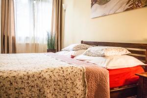 Postel nebo postele na pokoji v ubytování Apartmány U Červeného stromu