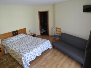 Uma cama ou camas num quarto em Residência Iris