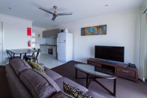 A seating area at Rockhampton Serviced Apartments