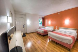 Postel nebo postele na pokoji v ubytování Motel 6-Niantic, CT - New London