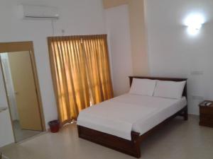 Postel nebo postele na pokoji v ubytování Hotel Oviya