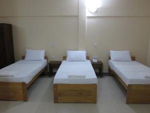 Postel nebo postele na pokoji v ubytování Hotel Oviya