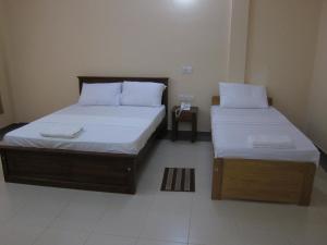 Postel nebo postele na pokoji v ubytování Hotel Oviya