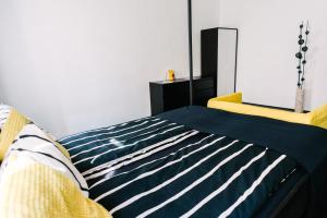 Posteľ alebo postele v izbe v ubytovaní d.Five Stylish Apartment on Váci Street