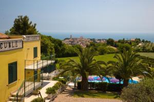 Gallery image of Hotel Le Cave in Sirolo