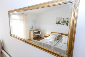 Łóżko lub łóżka w pokoju w obiekcie Pool Apartments Julia