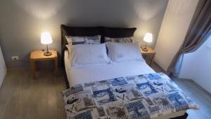 A bed or beds in a room at Suite Luisa Roma