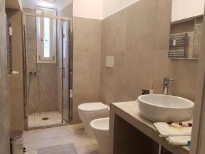 A bathroom at Suite Luisa Roma