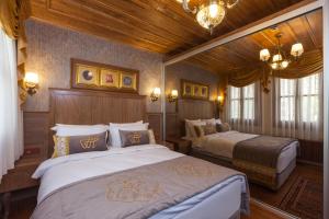 Postel nebo postele na pokoji v ubytování Ferman Konak Hotel-Special Category
