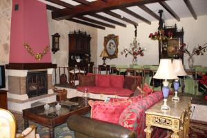 A seating area at Casa Rural Mendoza