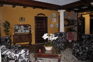 A seating area at Casa Rural Mendoza