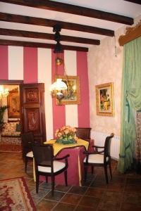 A seating area at Casa Rural Mendoza