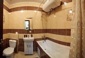 Bathroom sa Babylon Apartments On Dubenska Street