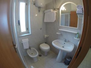 A bathroom at Casa Vacanze Domus