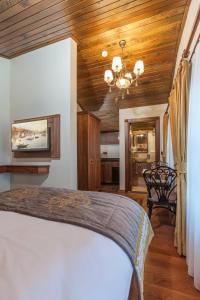 Postel nebo postele na pokoji v ubytování Ferman Konak Hotel-Special Category