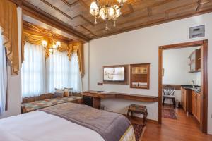 Postel nebo postele na pokoji v ubytování Ferman Konak Hotel-Special Category