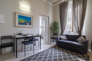 A seating area at Beccaria Suite