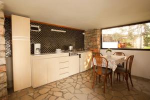 O bucătărie sau chicinetă la Villaggio Albergo Casa e Lago