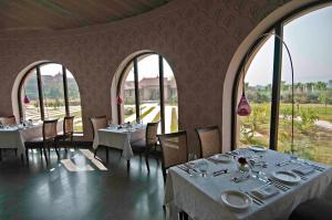 Restaurace v ubytování Tree of Life Resort & Spa Jaipur