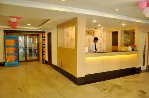 Lobbyen eller receptionen på Nayagara Hotel