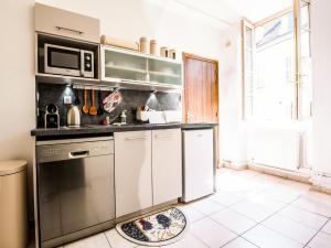 a kitchen with a sink and a dishwasher at Chez Barbara in Beaune