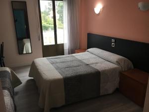 Postel nebo postele na pokoji v ubytování Hotel Azcona