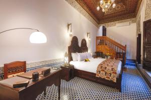 Posteľ alebo postele v izbe v ubytovaní Riad Fes Maya Suite & Spa