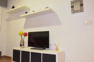 Televízia a/alebo spoločenská miestnosť v ubytovaní Apartamento San Jacinto