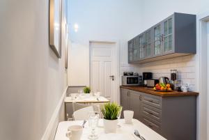 a small kitchen with a table and chairs in it at Angel House Aparthotel in Krakow