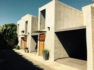 a modern house with a black and white at Madre Natura in Asuncion