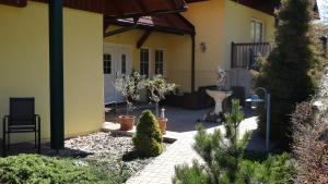 Taman di luar Pension Dreiländerblick