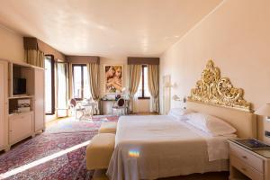 Una cama o camas en una habitación de Hotel Liassidi Palace