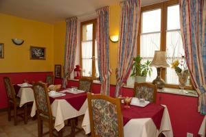 Restaurace v ubytování Logis Hôtel Le Val de Vence