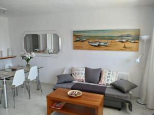 a living room with a couch and a table at Calahonda Buenavista in Mijas Costa