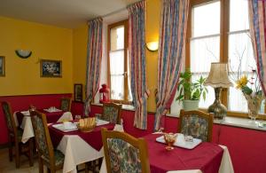 Restaurace v ubytování Logis Hôtel Le Val de Vence
