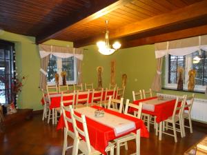 Willa pod Jemiołą tesisinde bir restoran veya yemek mekanı