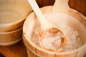 a wooden spoon sitting in a bucket of ice at LIHO - einfach Lübeck in Lübeck