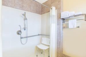 a bathroom with a shower and a toilet at Riverfront Inn Roseburg in Roseburg +28 photos