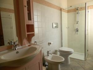 a bathroom with a sink and a toilet and a shower at Podere la Campagnola in San Gimignano +31 photos