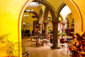 a dining room with tables and chairs in a building at Hotel Casa Dulce Maria in Tequila