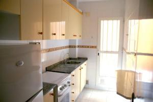 Kuchnia lub aneks kuchenny w obiekcie Apartamentos los Boliches