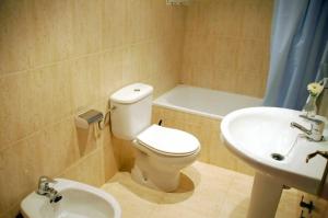 Łazienka w obiekcie Apartamentos los Boliches
