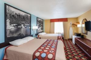 Postel nebo postele na pokoji v ubytování Econo Lodge
