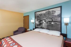 Postel nebo postele na pokoji v ubytování Econo Lodge