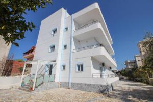 a white building on a street at Hotel Artur2 in Ksamil